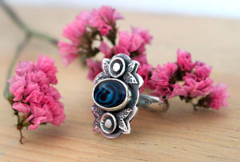 Blue from the sea, flower and shell ring in silver and paua