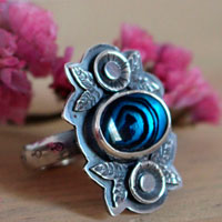 Blue from the sea, flower and shell ring in silver and paua