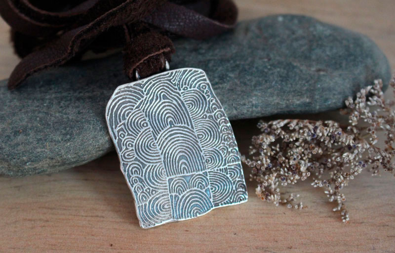 Cairn of Gavrinis, Neolithic engraved stone with spirals necklace in silver