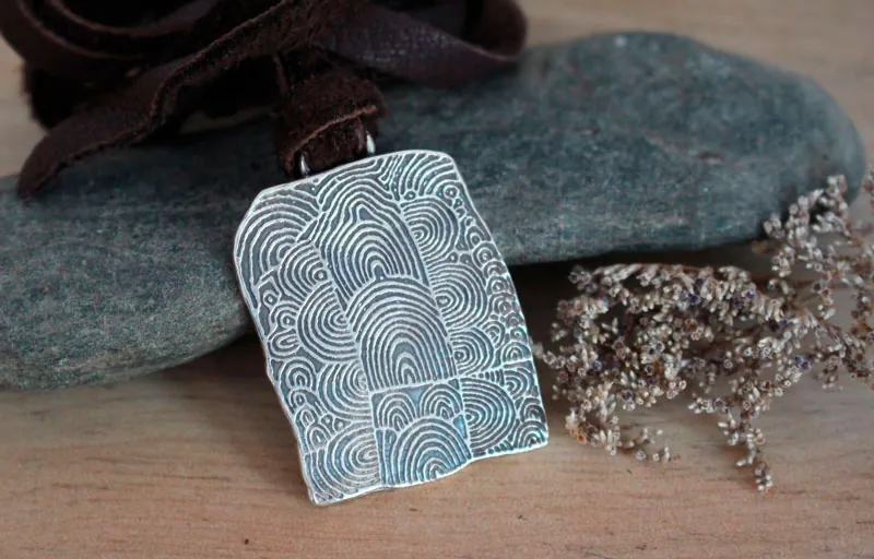 Cairn of Gavrinis, Neolithic engraved stone with spirals necklace in silver