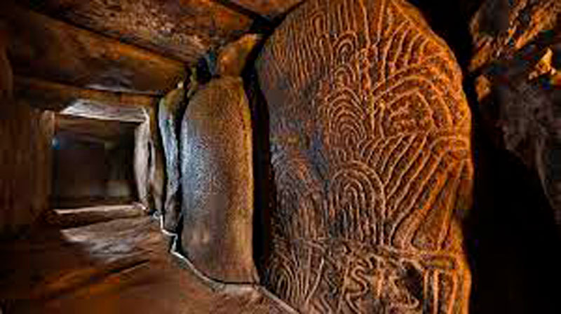 Cairn of Gavrinis, Neolithic engraved stone with spirals necklace in silver