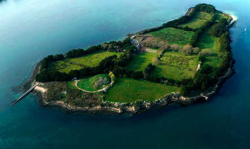 Cairn of Gavrinis, Neolithic engraved stone with spirals necklace in silver