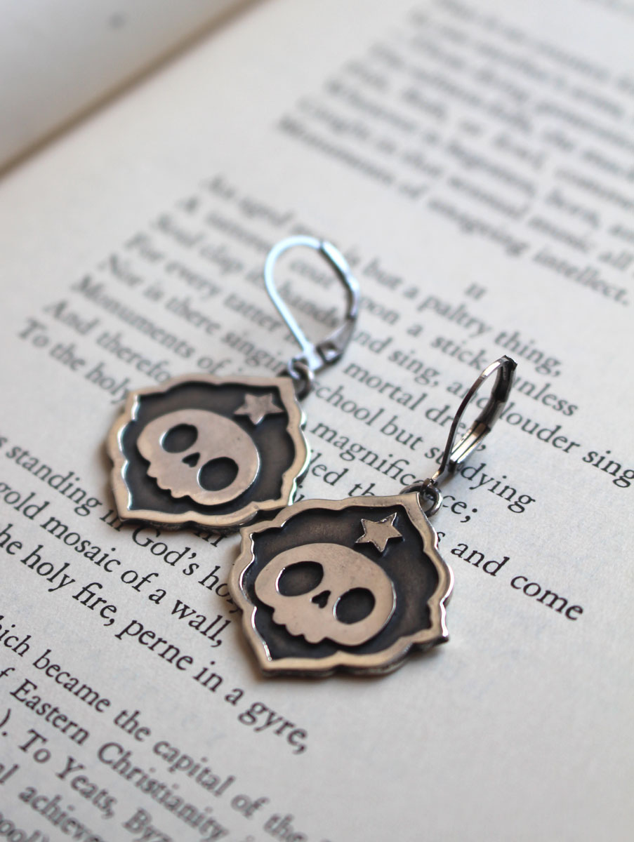 Calaverita, Mexican traditional skull and star earrings in silver