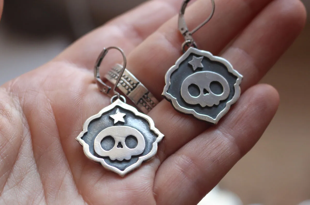 Calaverita, Mexican traditional skull and star earrings in silver