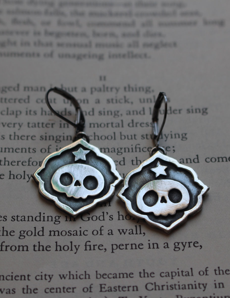 Calaverita, Mexican traditional skull and star earrings in silver