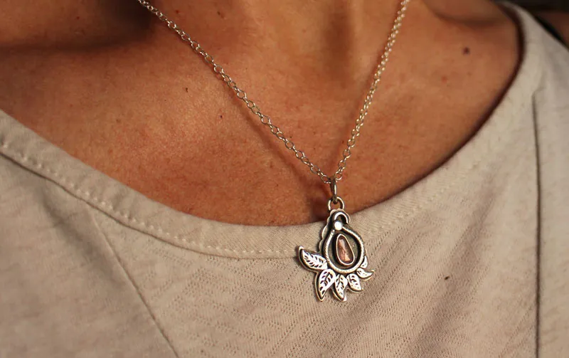 Cashmere leaf, botanical necklace in silver and pink sapphire