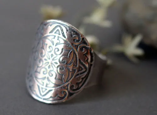 Cassius, medieval shield signet ring in silver