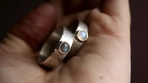 Catch my Soul, promise ring in silver, labradorite and white labradorite