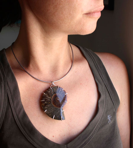 Cephalopod, witness to history pendant in silver and ammonite