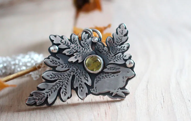 Choice, rabbit in the ferns necklace in silver and peridot