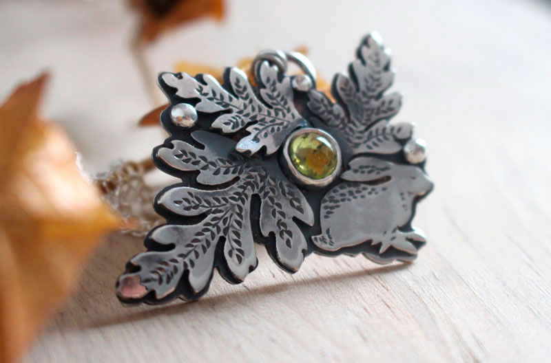 Choice, rabbit in the ferns necklace in silver and peridot