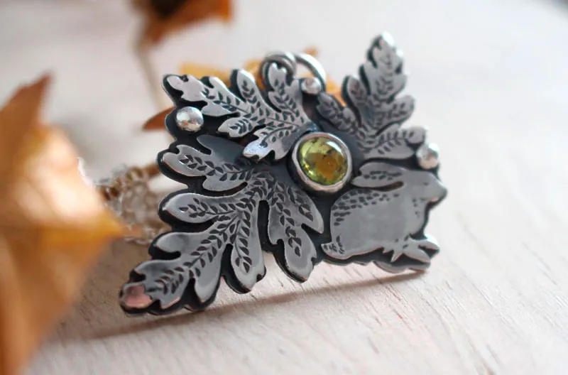 Choice, rabbit in the ferns necklace in silver and peridot