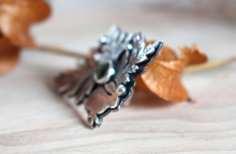 Choice, rabbit in the ferns necklace in silver and peridot