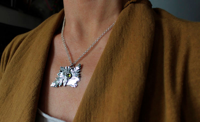 Choice, rabbit in the ferns necklace in silver and peridot