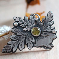 Choice, rabbit in the ferns necklace in silver and peridot