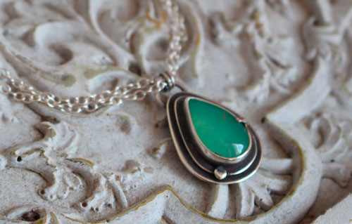 Chrysoprase drop, romantic necklace in silver and chrysoprase