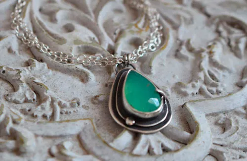 Chrysoprase drop, romantic necklace in silver and chrysoprase