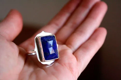 Cleopatra, Egyptian ring in silver and lapis lazuli