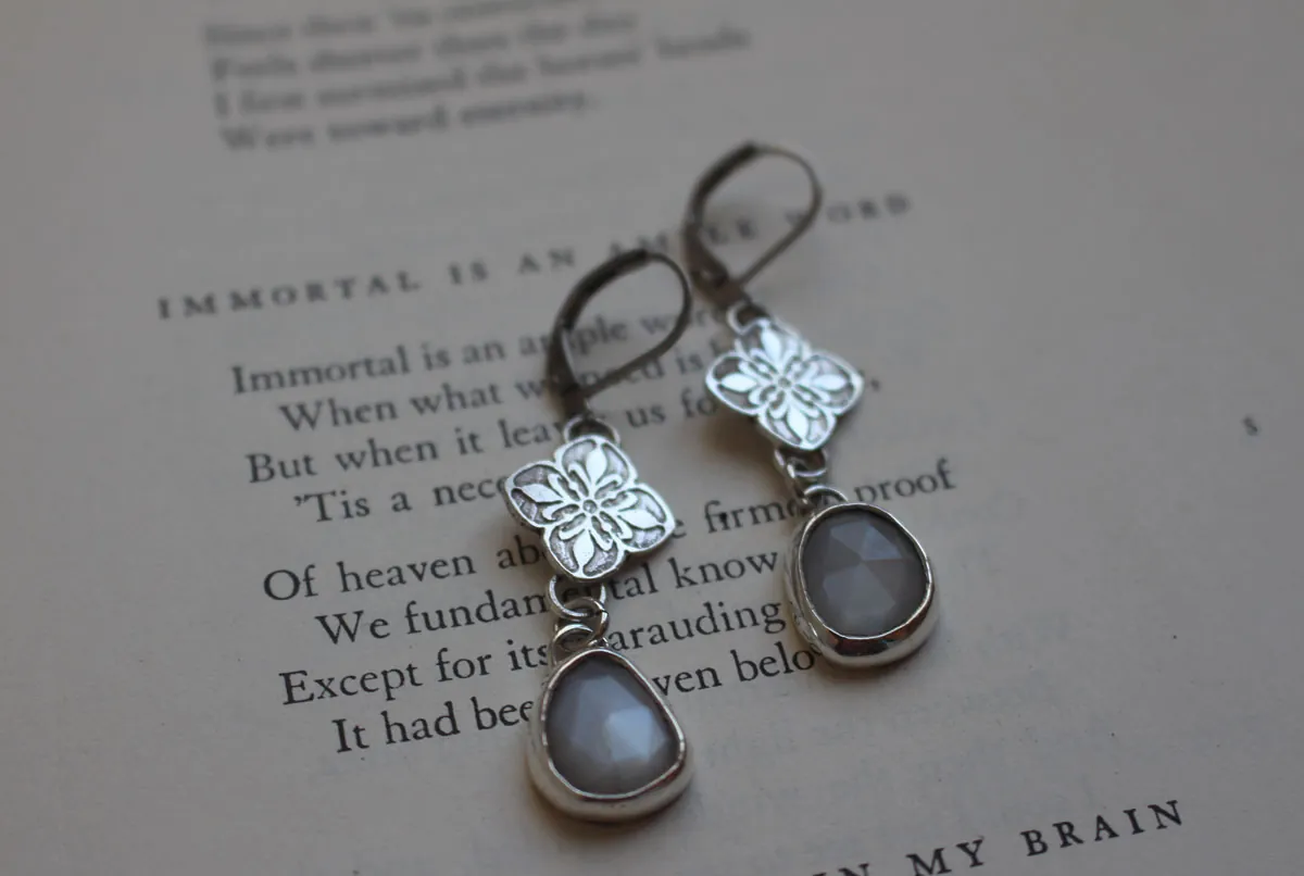 Clervie, Celtic flower earrings in silver and moonstone