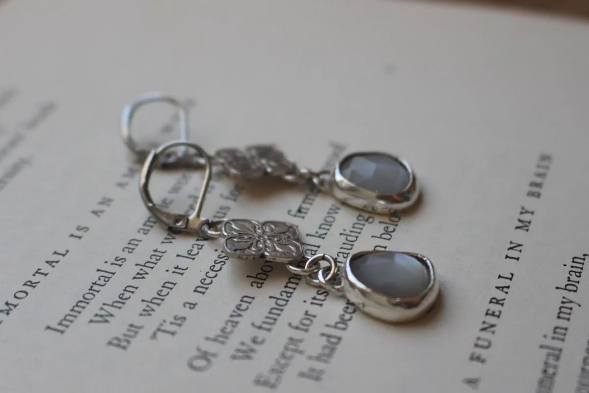 Clervie, Celtic flower earrings in silver and moonstone