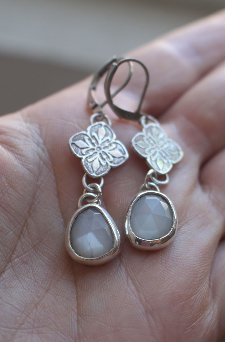 Clervie, Celtic flower earrings in silver and moonstone
