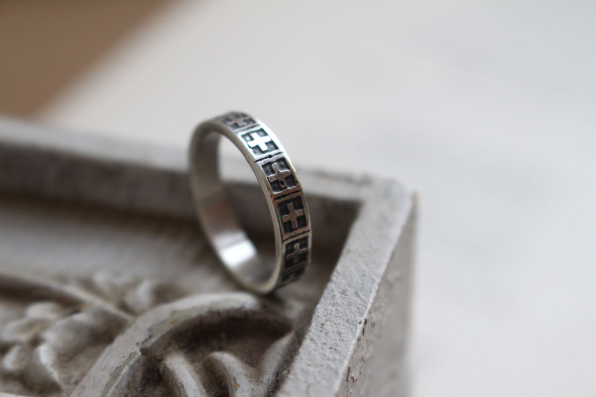 Cross, medieval faith ring in sterling silver
