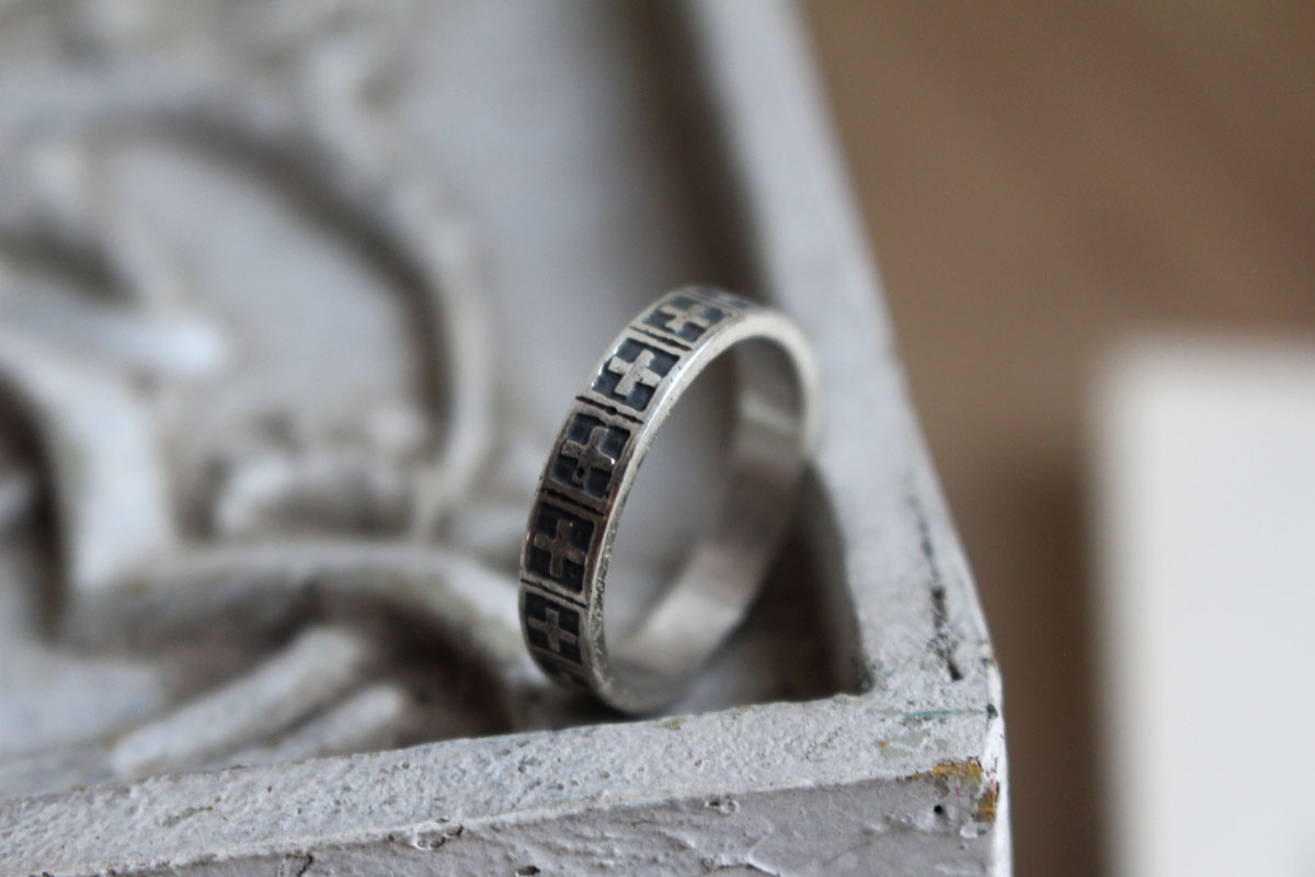 Cross, medieval faith ring in sterling silver