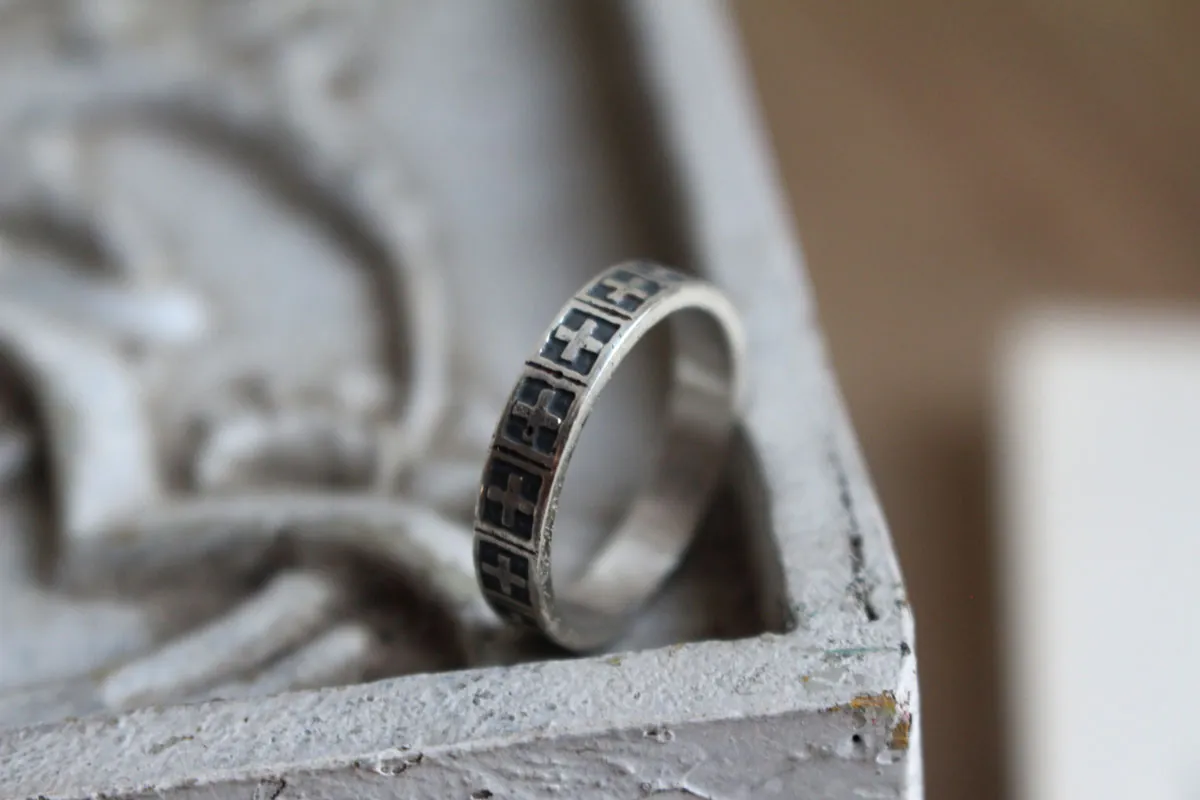 Cross, medieval faith ring in sterling silver