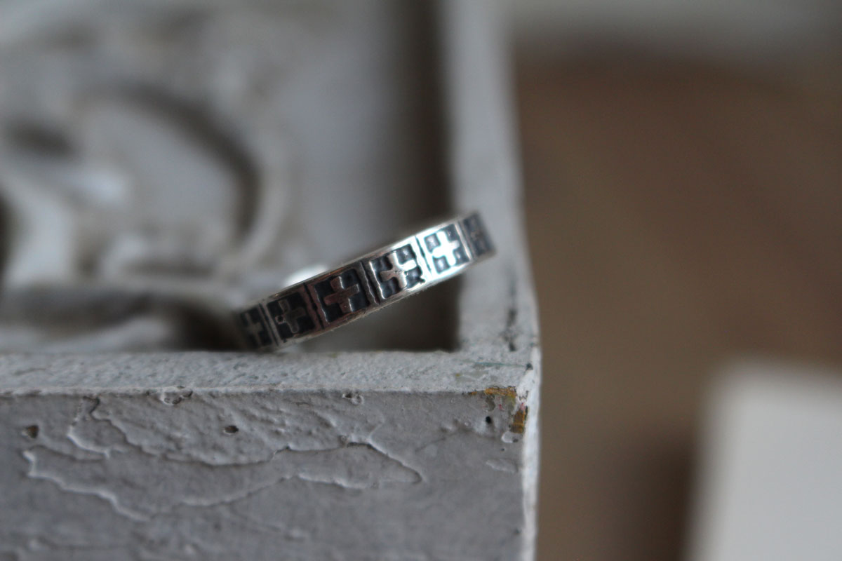 Cross, medieval faith ring in sterling silver
