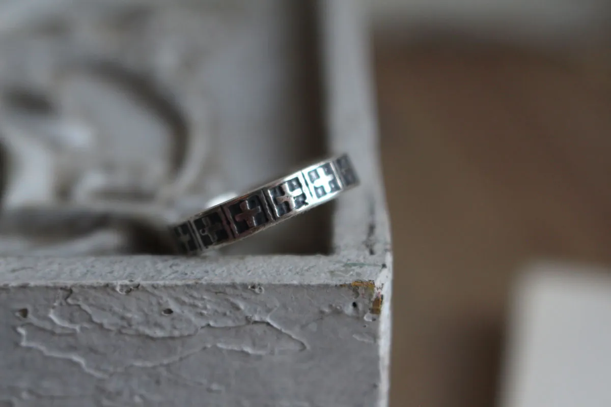 Cross, medieval faith ring in sterling silver
