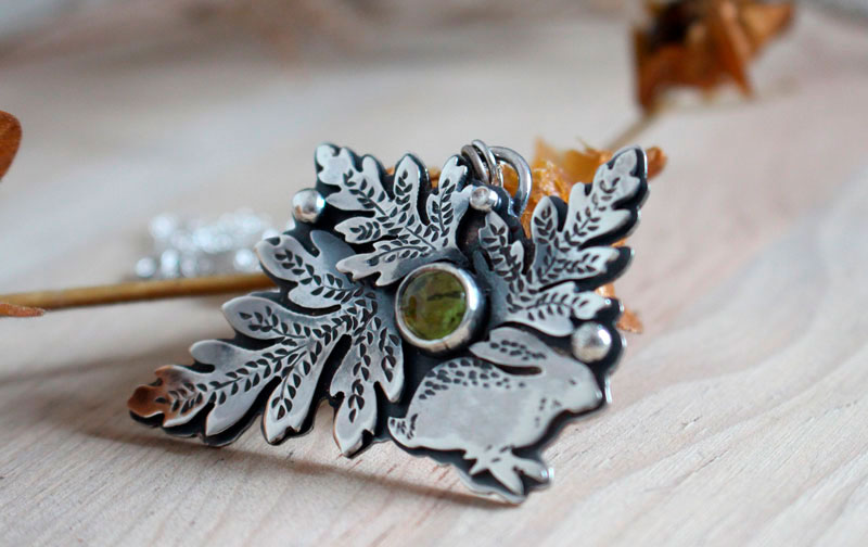 Choice, fern rabbit necklace in silver and peridot 