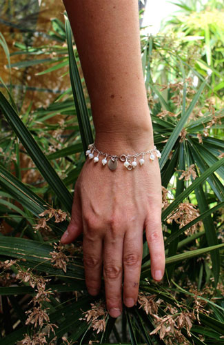 Cosmos, innocence flower bracelet in sterling silver and nacre