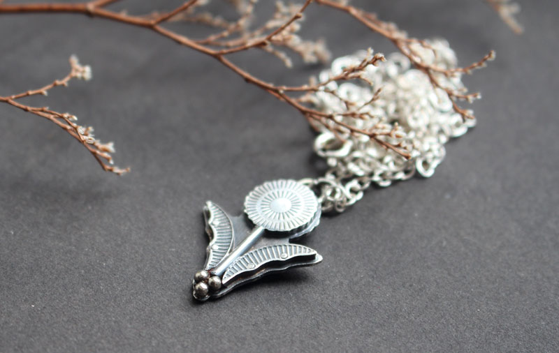 Dandelion, botanical lion’s tooth necklace in silver