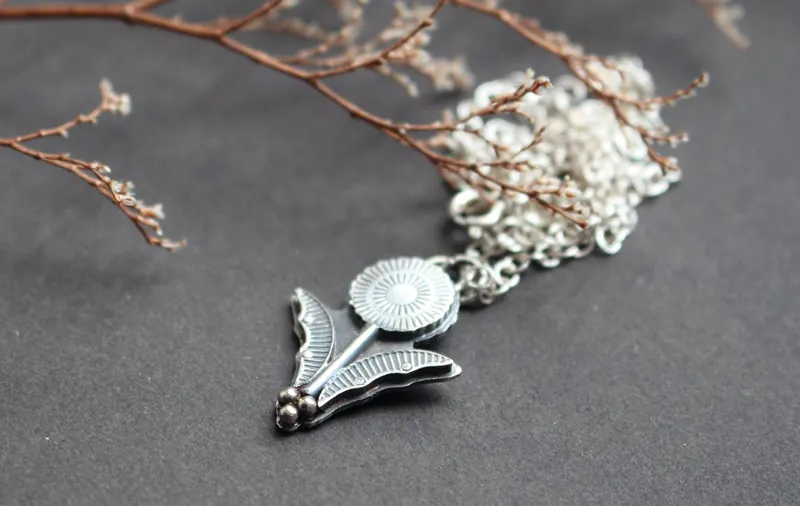 Dandelion, botanical lion’s tooth necklace in silver