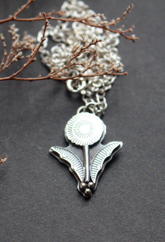 Dandelion, botanical lion’s tooth necklace in silver