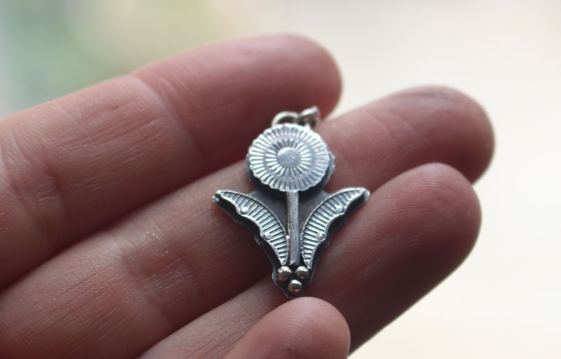 Dandelion, botanical lion’s tooth necklace in silver