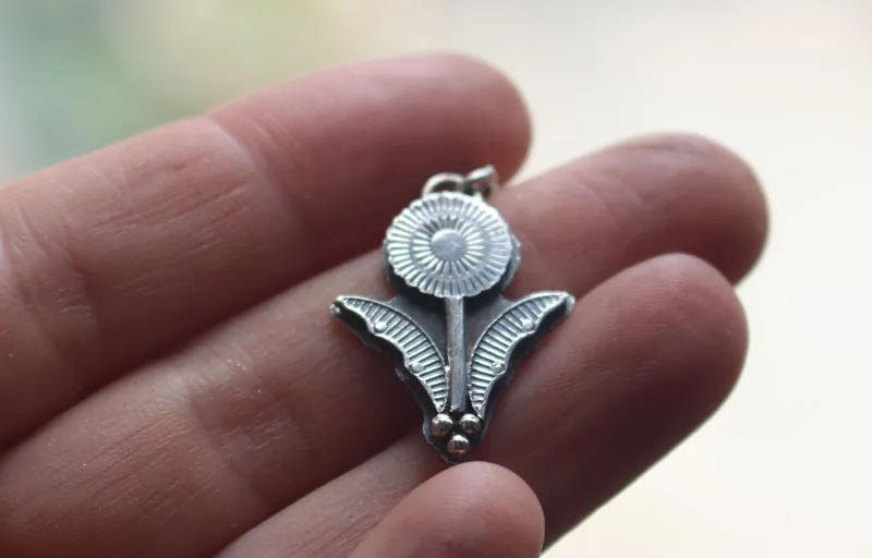Dandelion, botanical lion’s tooth necklace in silver