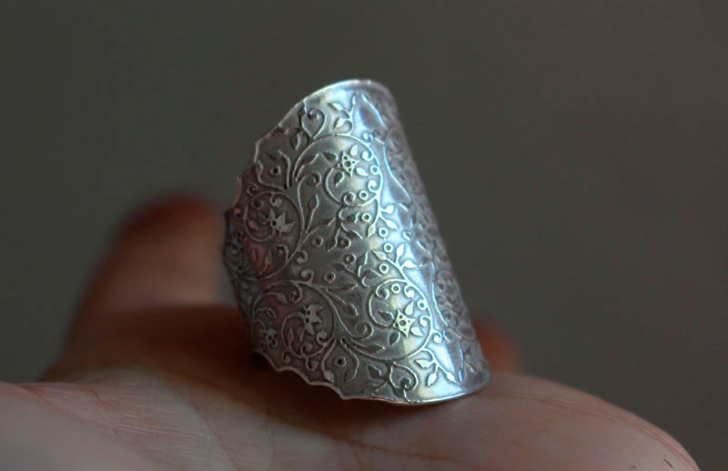 Dandy, Baroque elegance ring in sterling silver