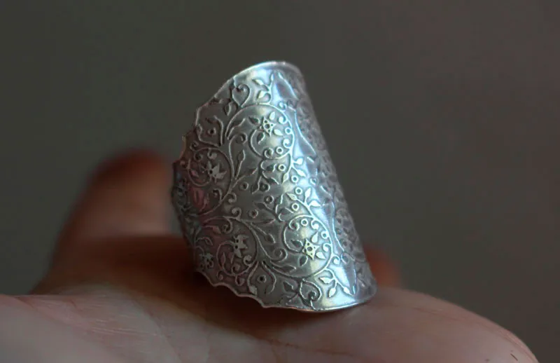 Dandy, Baroque elegance ring in sterling silver