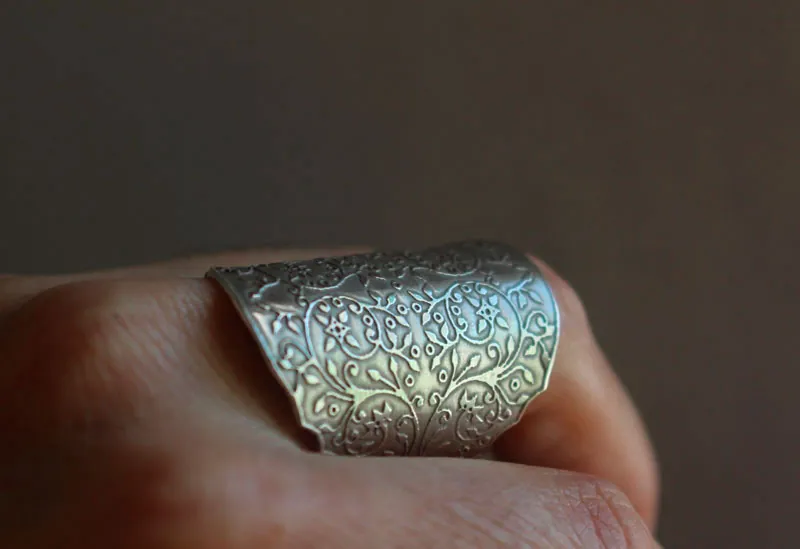 Dandy, Baroque elegance ring in sterling silver
