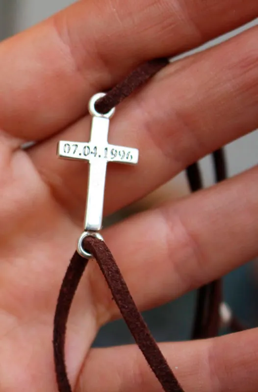 Decision, engraved cross bracelet in silver and suede cord