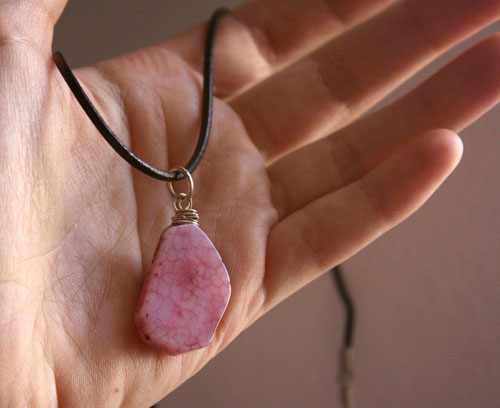 Dragon vein, scale necklace in silver, dragon vein agate and leather cord