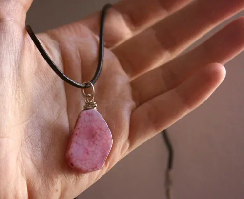 Dragon vein, scale necklace in silver, dragon vein agate and leather cord