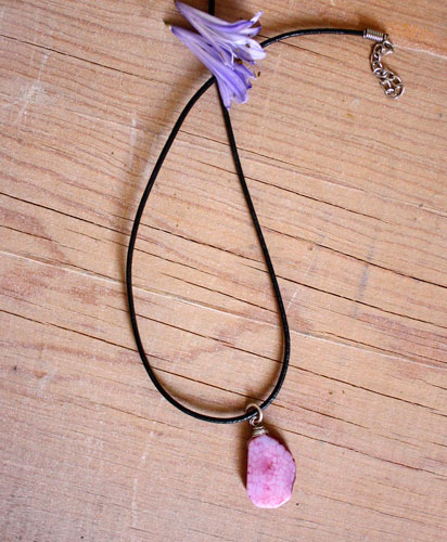 Dragon vein, scale necklace in silver, dragon vein agate and leather cord