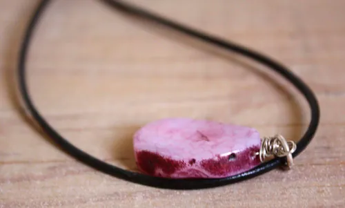 Dragon vein, scale necklace in silver, dragon vein agate and leather cord