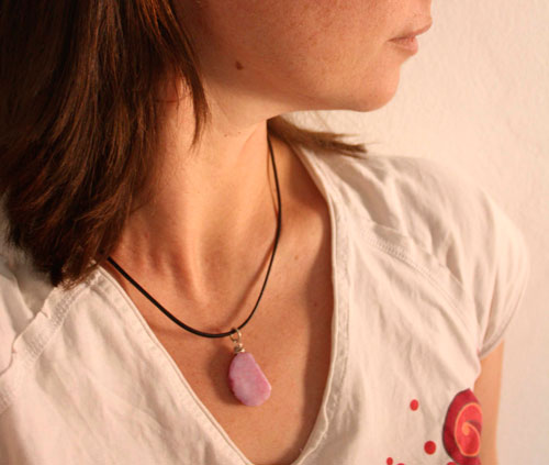 Dragon vein, scale necklace in silver, dragon vein agate and leather cord