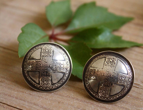 Dunisia, Celtic shield cufflinks in sterling silver