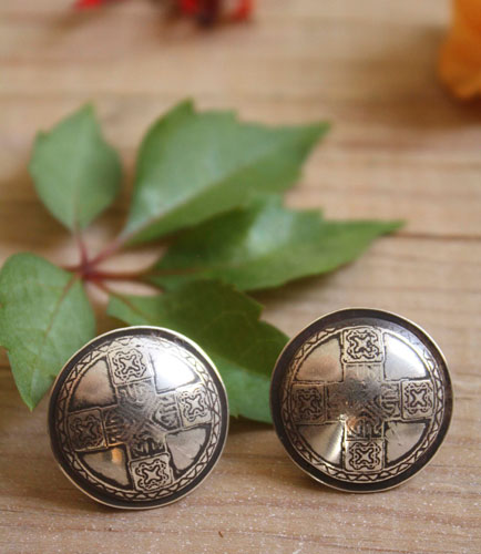 Dunisia, Celtic shield cufflinks in sterling silver