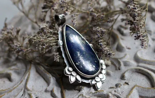 Dusk inflorescence, nocturnal flower pendant in silver and lapis lazuli