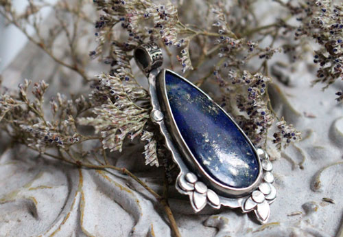 Dusk inflorescence, nocturnal flower pendant in silver and lapis lazuli